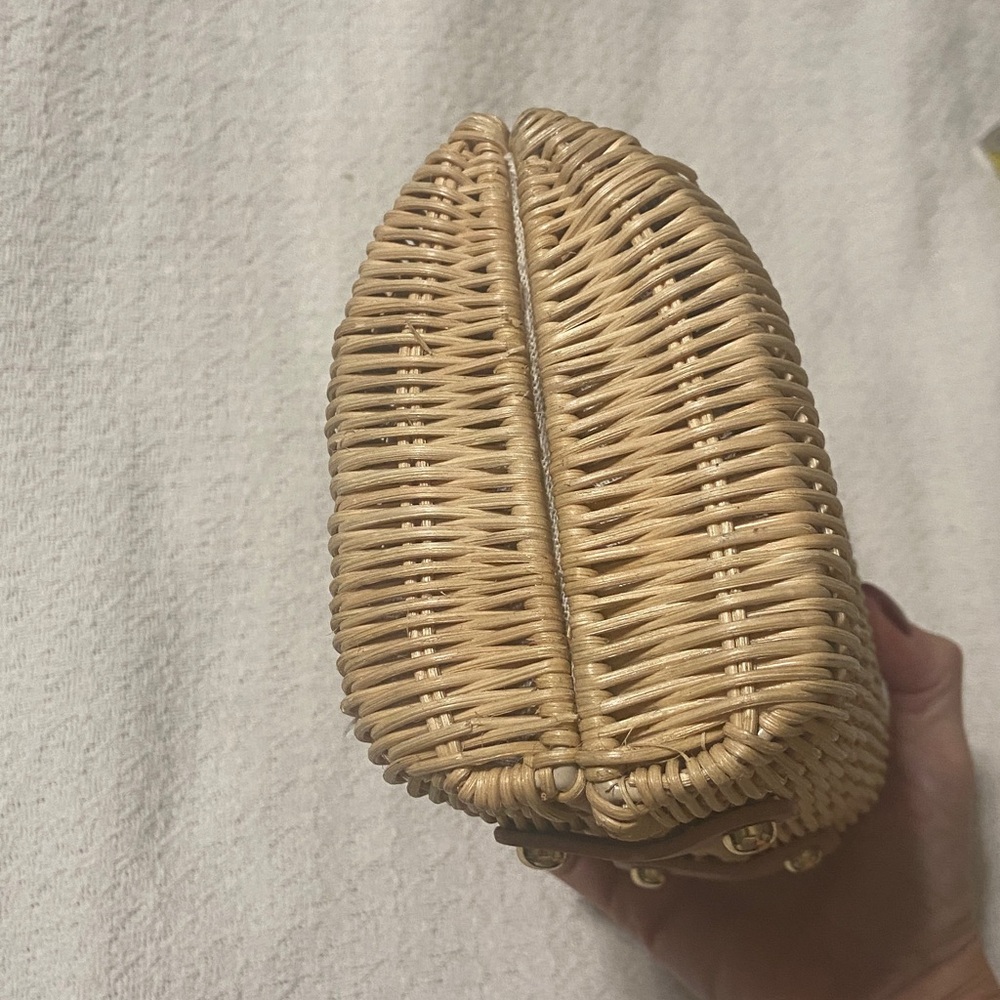 Nwot BTB Page Floral Clutch - Picture 7 of 12